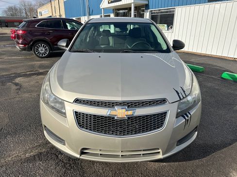 Used 2013 Chevrolet Cruze LS image 2