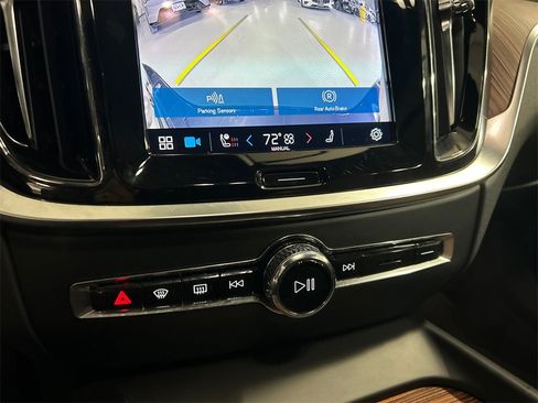 Used 2025 Volvo V60 B5 Cross Country Plus image 18