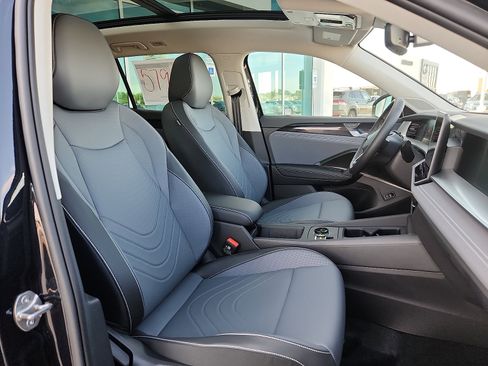 New 2026 Volkswagen Tiguan SE FWD image 15