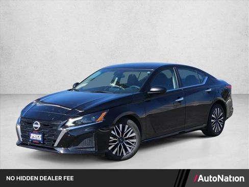 Used 2025 Nissan Altima 2.5 SV FWD image 1
