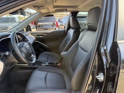 Used 2022 Toyota Corolla Cross XLE w/ Convenience Package AWD/4WD image 28
