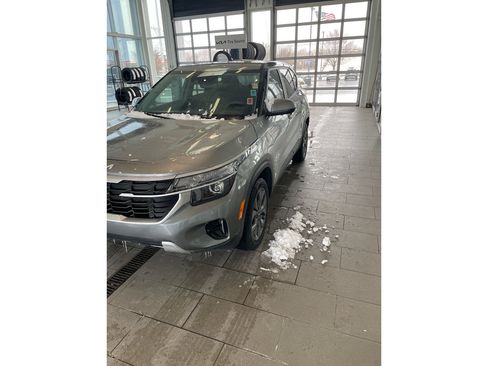 Used 2024 Kia Seltos LX image 4