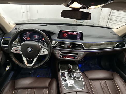 Used 2022 BMW 750i xDrive image 24