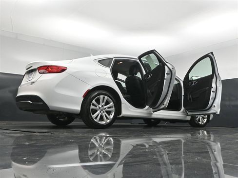 Used 2017 Chrysler 200 Limited Platinum w/ Comfort & Convenience Group FWD image 40