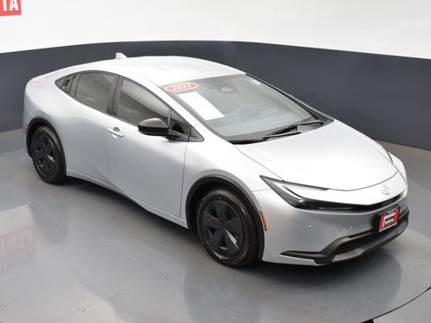 Used 2025 Toyota Prius LE image 21