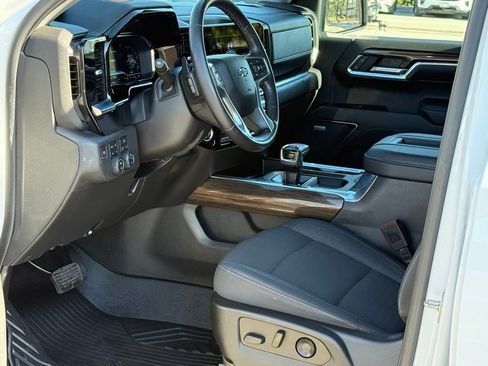 Used 2022 Chevrolet Silverado 1500 LT Trail Boss w/ Convenience Package II image 7