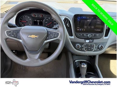 Used 2020 Chevrolet Malibu LT FWD image 11