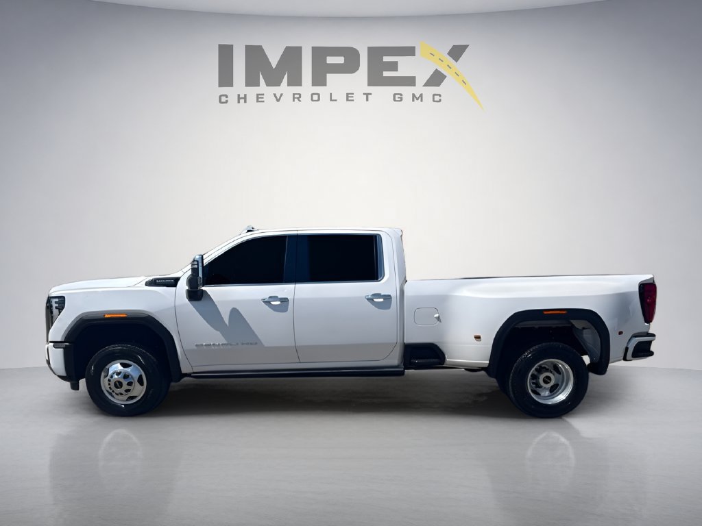 Used 2024 GMC Sierra 3500 Denali Ultimate AWD/4WD image 2