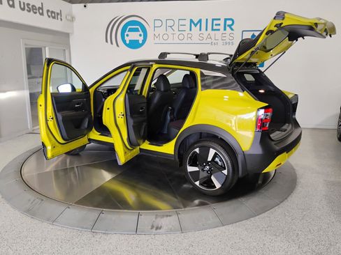 Used 2025 Nissan Kicks SR w/ Illumination Package image 7