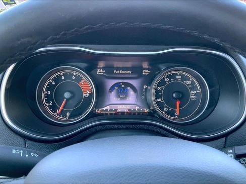 Used 2019 Jeep Cherokee Limited image 22