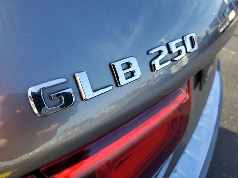 Used 2021 Mercedes-Benz GLB 250 4MATIC image 35