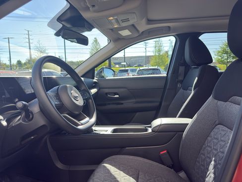 Used 2025 Nissan Kicks SV w/ SV Premium Package AWD/4WD image 9