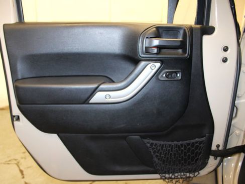 Certified 2016 Jeep Wrangler Unlimited Sahara w/ Max Tow Package image 20