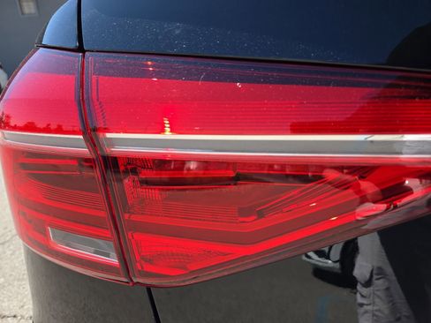 Used 2016 Volkswagen Passat 1.8T SEL Premium FWD image 12
