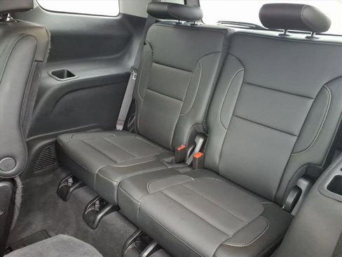 Used 2020 GMC Acadia SLT w/ Driver Alert Package II image 10