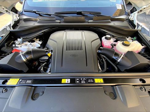 New 2025 Land Rover Range Rover SE image 14