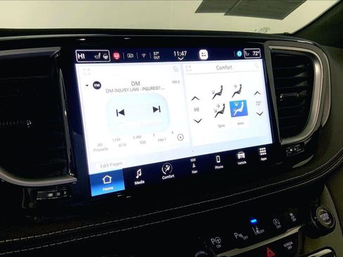 Used 2024 Chrysler Pacifica Limited w/ Uconnect Theater Family Group image 6