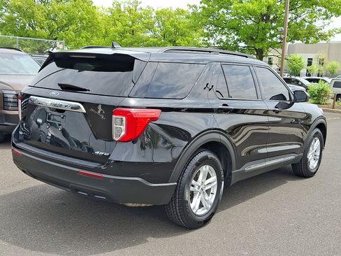 Used 2023 Ford Explorer XLT AWD/4WD image 6