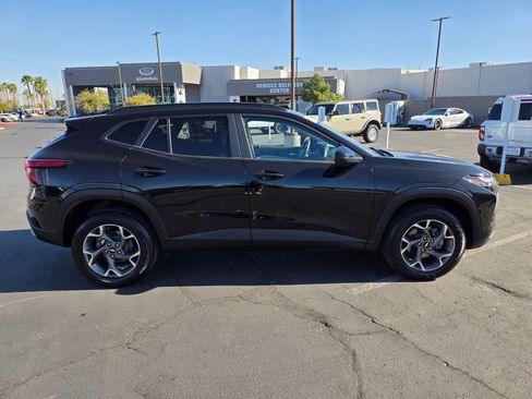 Used 2025 Chevrolet Trax LT image 7