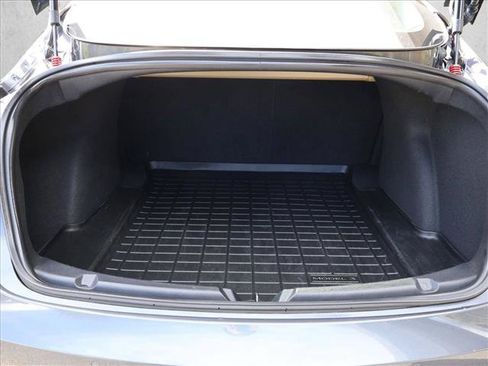 Used 2018 Tesla Model 3 Long Range RWD image 7