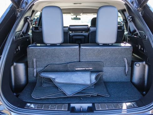 Used 2022 Mitsubishi Outlander SE image 28