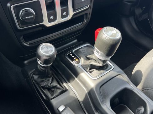 Used 2023 Jeep Wrangler Sport AWD/4WD image 17