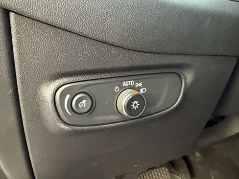 Used 2022 Chevrolet Equinox LS w/ LS Convenience Package image 13