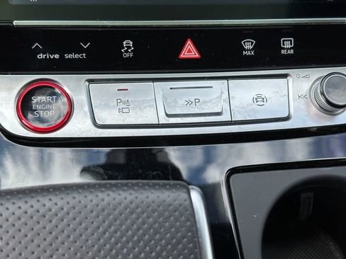 Used 2023 Audi SQ8 Prestige image 28