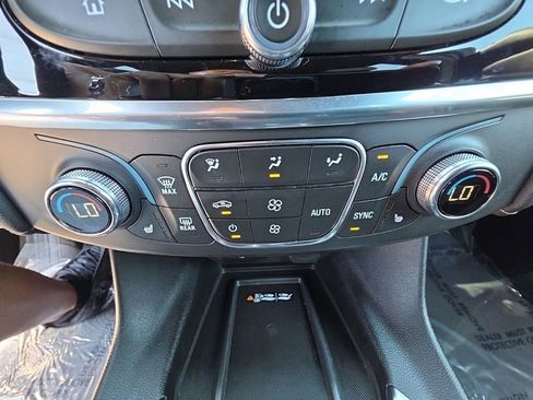 Used 2023 Chevrolet Traverse LT AWD/4WD image 18