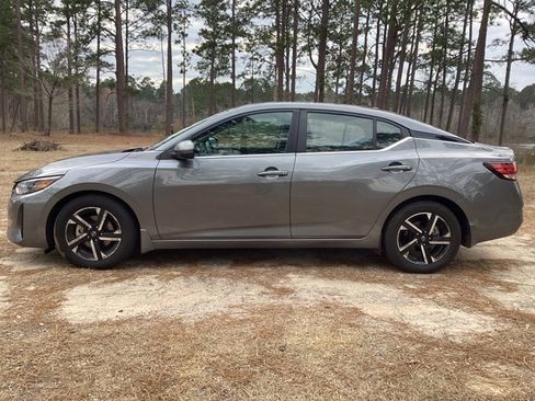 Used 2024 Nissan Sentra SV image 2