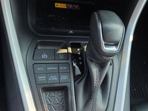 Used 2025 Toyota RAV4 XLE Premium w/ Weather Package AWD/4WD image 31