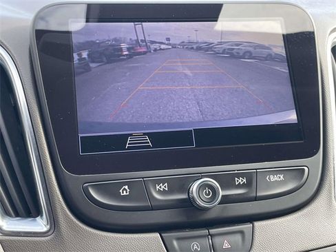 Used 2021 Chevrolet Malibu LT image 18