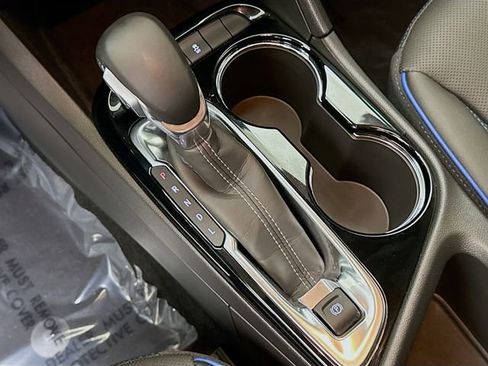 Used 2025 Buick Encore GX Sport Touring w/ Comfort Package image 18