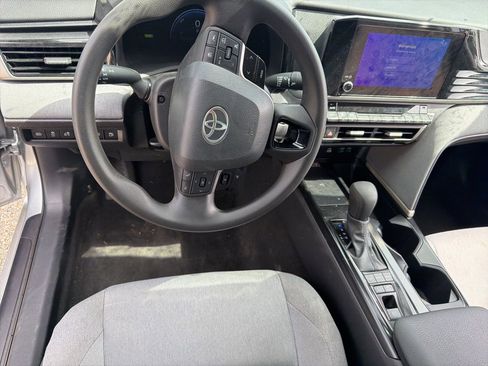 Used 2025 Toyota Camry LE w/ Convenience Package image 11