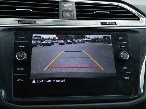 Used 2018 Volkswagen Tiguan SEL FWD image 17