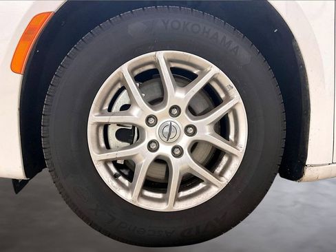 Used 2022 Chrysler Voyager LX image 8