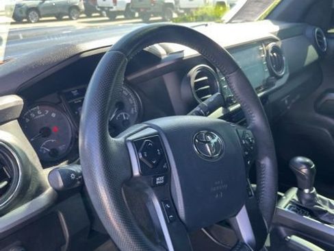 Used 2020 Toyota Tacoma TRD Sport w/ Technology Package AWD/4WD image 13