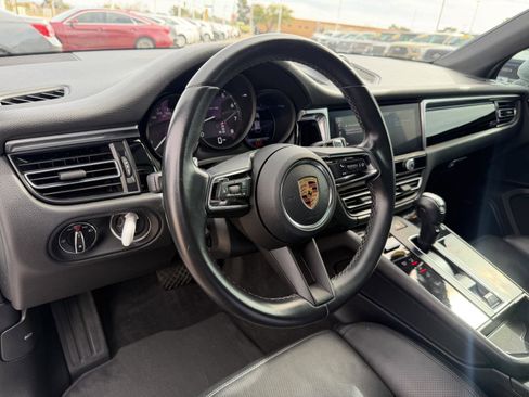 Used 2022 Porsche Macan image 38