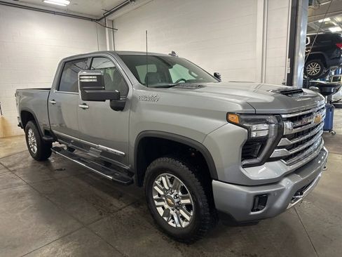 Used 2024 Chevrolet Silverado 3500 High Country w/ Technology Package image 3