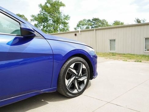 Used 2023 Hyundai Elantra SEL w/ Convenience Package image 12