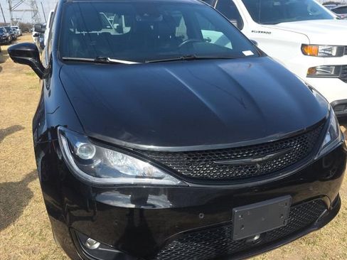 Used 2020 Chrysler Pacifica Touring-L Plus w/ Advanced Safetytec Group image 3