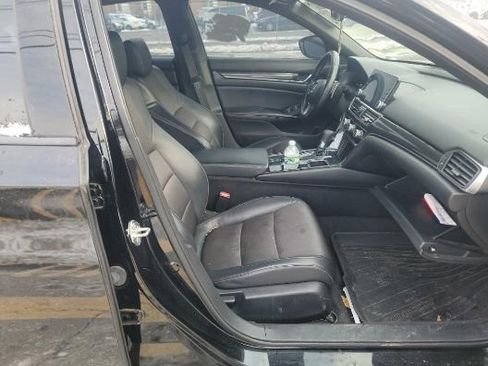 Used 2018 Honda Accord Sport image 5