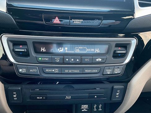 Used 2016 Honda Pilot Touring image 32
