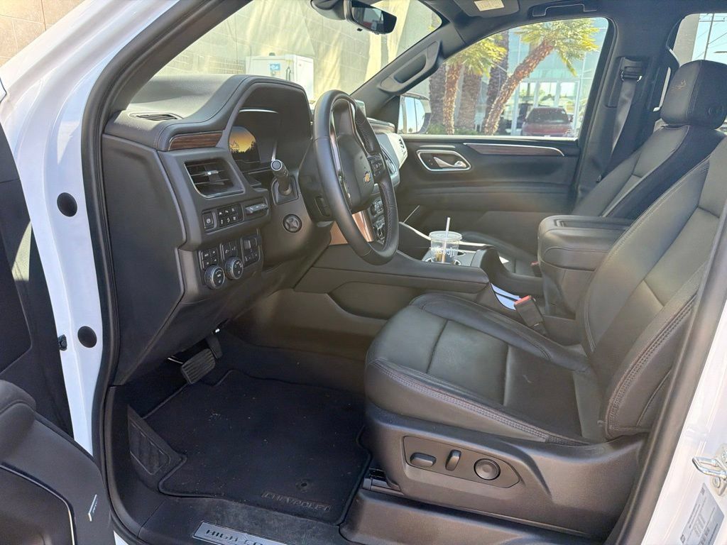 Used 2023 Chevrolet Tahoe High Country AWD/4WD image 3