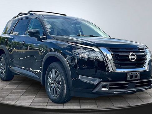 Used 2025 Nissan Pathfinder SV AWD/4WD image 3