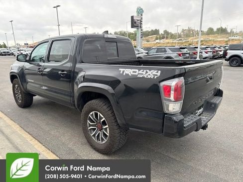 Used 2021 Toyota Tacoma TRD Sport w/ TRD Premium Sport Package AWD/4WD image 4