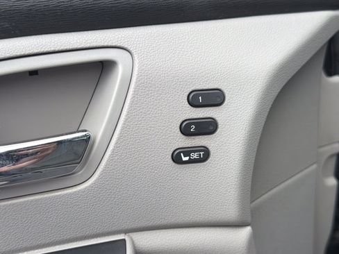 Used 2014 Honda Odyssey Touring Elite image 25