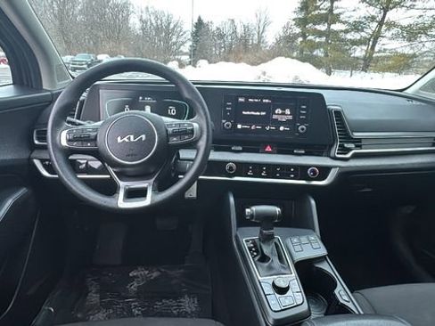Used 2024 Kia Sportage LX image 8