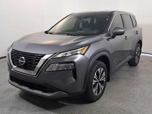 Used 2022 Nissan Rogue SV image 3