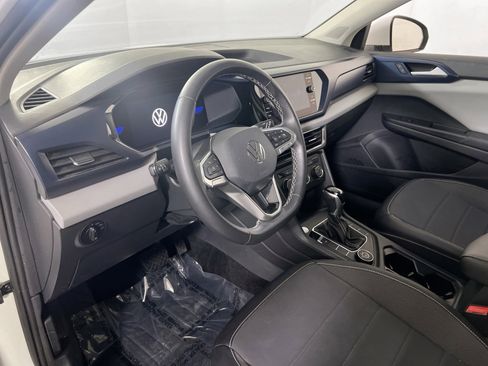 Used 2022 Volkswagen Taos SE image 9